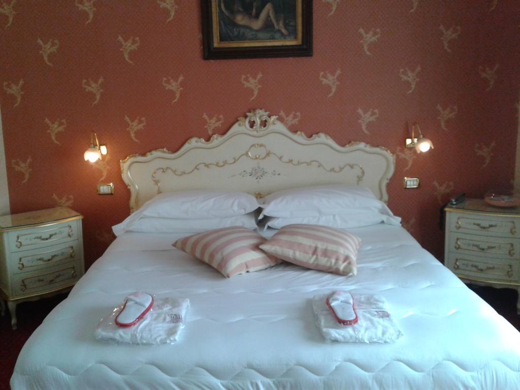 Hotel Villa Delle Ortensie Sant'Omobono Imagna Eksteriør billede