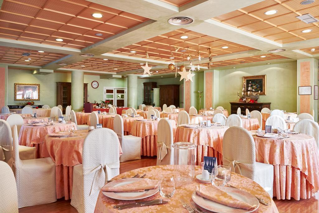 Hotel Villa Delle Ortensie Sant'Omobono Imagna Eksteriør billede